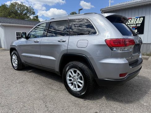 Used 2019 Jeep Grand Cherokee Laredo AWD/4WD image 7