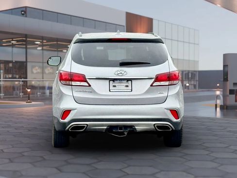 Used 2017 Hyundai Santa Fe SE image 8