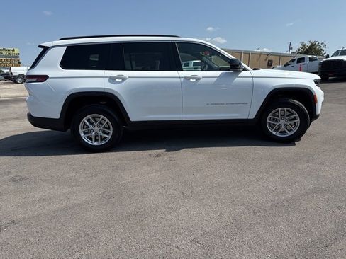 New 2025 Jeep Grand Cherokee L Laredo image 10