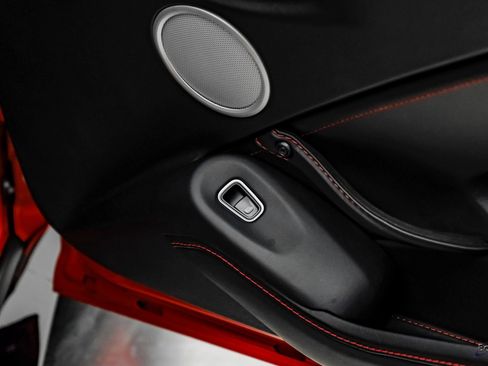 Used 2019 Aston Martin V8 Vantage Coupe image 83