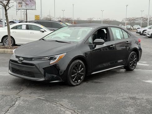 Used 2024 Toyota Corolla LE image 4