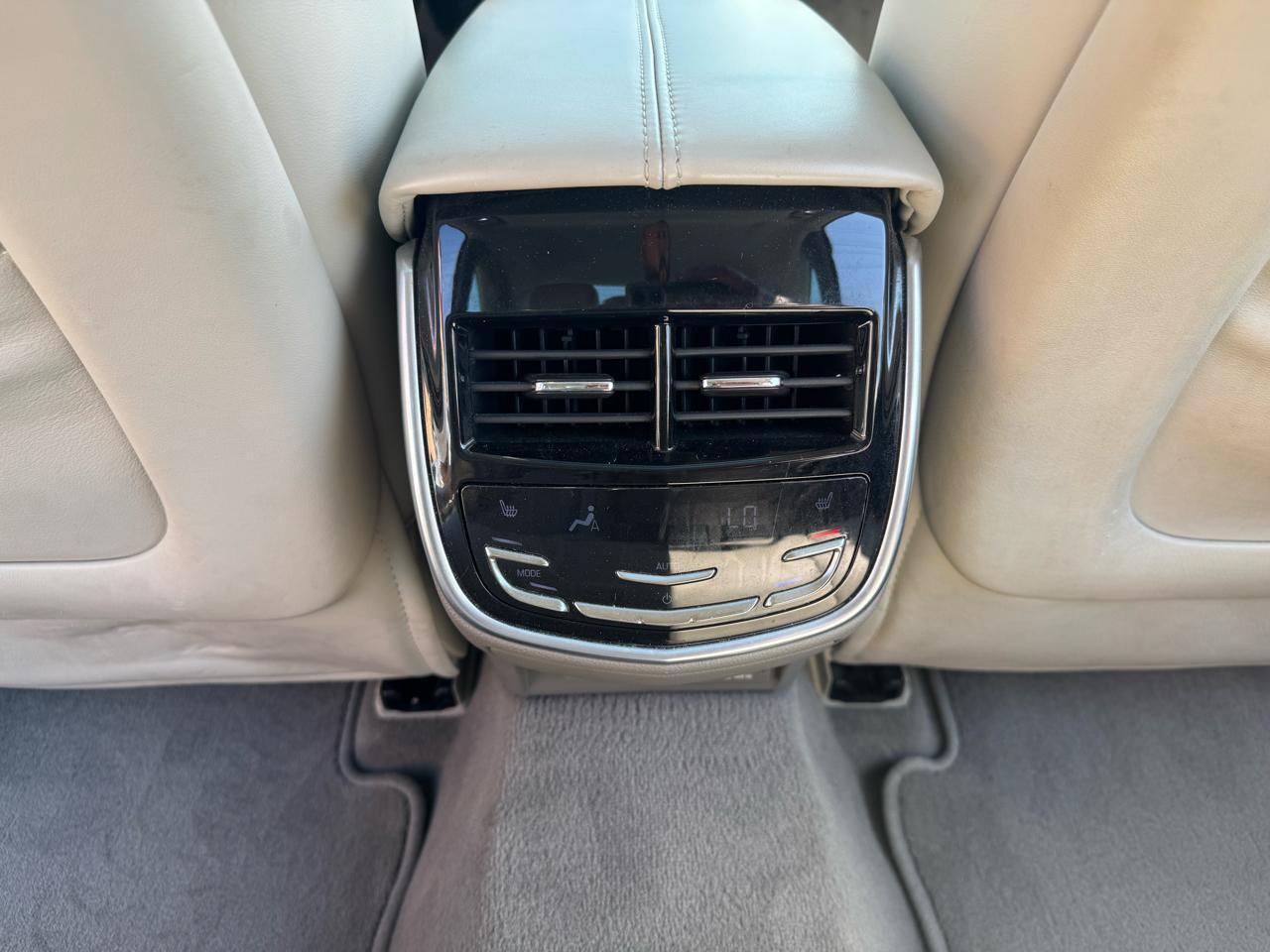 Used 2013 Cadillac XTS Platinum FWD image 23