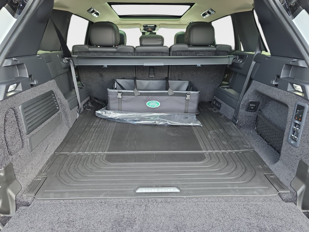 New 2026 Land Rover Range Rover Long Wheelbase SE AWD/4WD image 10