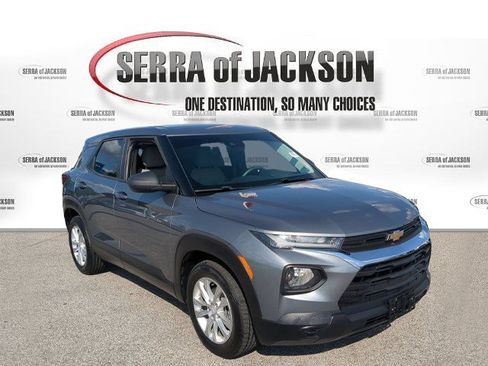 Used 2021 Chevrolet TrailBlazer LS FWD image 2