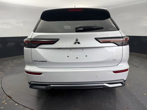 New 2025 Mitsubishi Outlander SE image 4