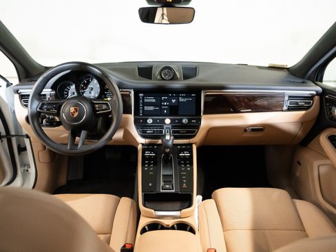 Certified 2026 Porsche Macan AWD/4WD image 25