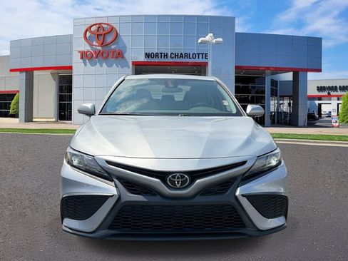 Used 2023 Toyota Camry SE FWD image 3