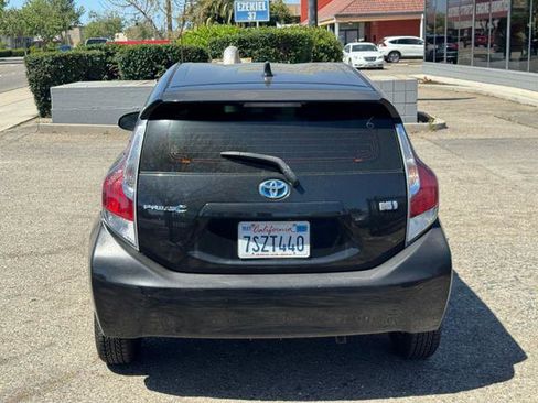 Used 2016 Toyota Prius C Two image 7