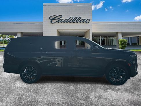 Used 2024 Cadillac Escalade ESV Sport Platinum image 5