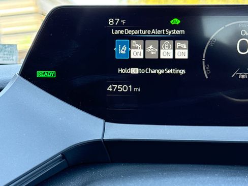 Used 2024 Toyota Prius LE FWD image 27
