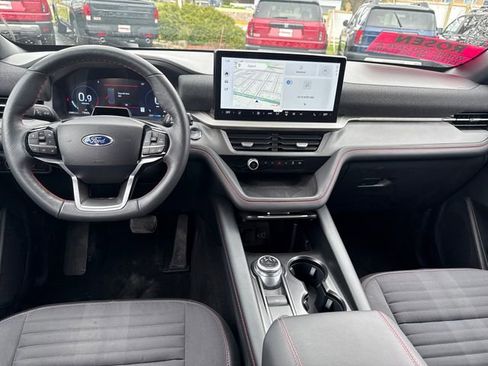 Used 2025 Ford Explorer ST-Line w/ ST-Line Street Pack AWD/4WD image 25