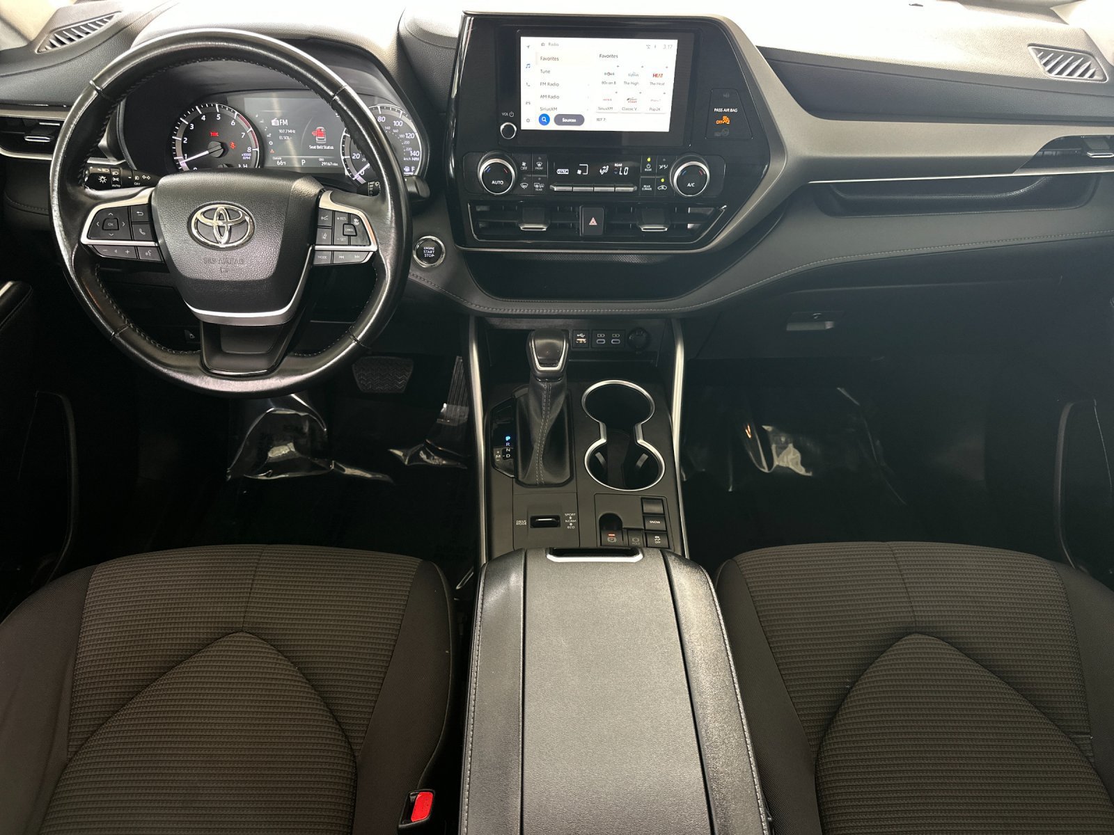 Used 2023 Toyota Highlander LE FWD image 12