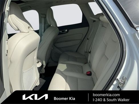 Used 2022 Volvo XC60 B5 Momentum image 13