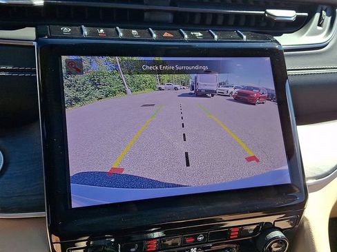 Used 2022 Jeep Grand Cherokee Limited AWD/4WD image 19