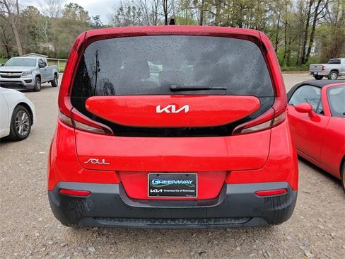 Used 2022 Kia Soul LX image 5