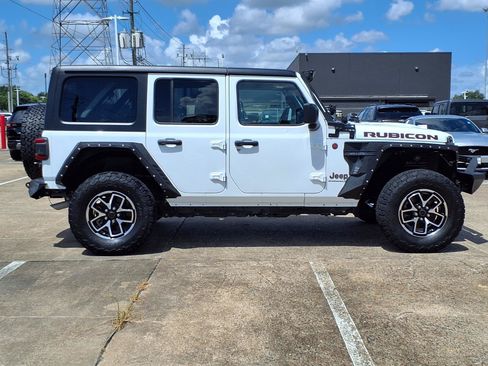 Used 2024 Jeep Wrangler Unlimited Rubicon w/ Convenience Group AWD/4WD image 28