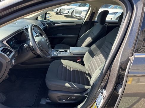 Used 2018 Ford Fusion SE w/ Fusion SE Technology Package image 9