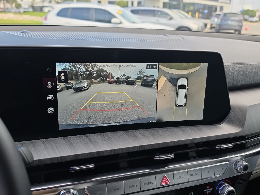 Used 2024 Kia Telluride SX w/ Towing Package FWD image 29
