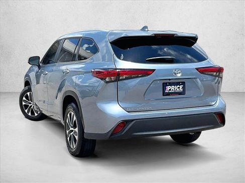 Used 2023 Toyota Highlander XLE FWD image 12