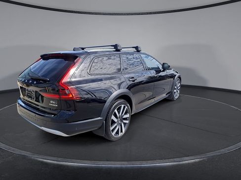 Certified 2024 Volvo V90 B6 Cross Country Plus w/ Protection Package Premier AWD/4WD image 8
