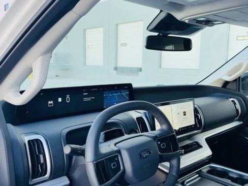 New 2025 Ford Expedition Active image 11