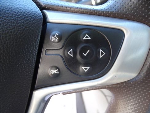 Used 2023 GMC Acadia SLE w/ Infotainment Package image 18