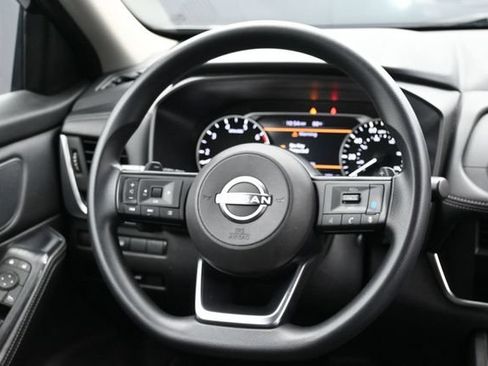 Used 2024 Nissan Rogue SV AWD/4WD image 14