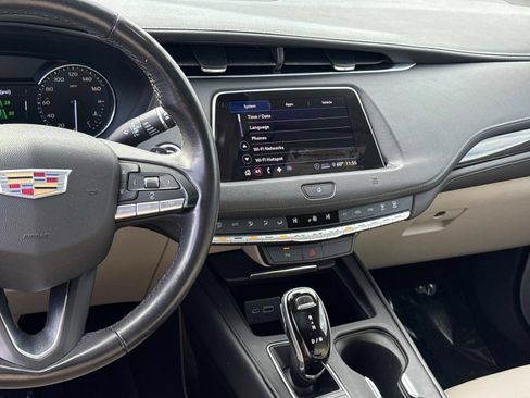 Used 2020 Cadillac XT4 Premium Luxury image 3