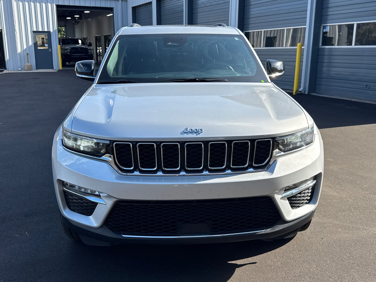 Used 2024 Jeep Grand Cherokee Limited 4xe AWD/4WD image 2