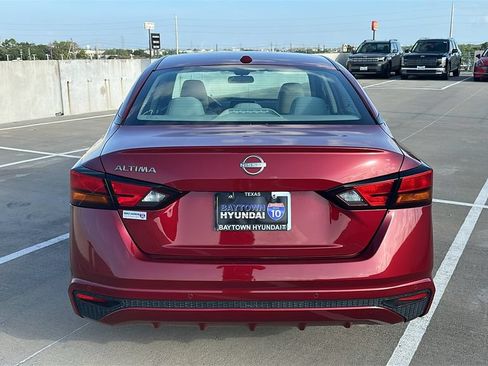 Used 2025 Nissan Altima 2.5 SV FWD image 11