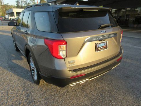 Used 2021 Ford Explorer XLT w/ Equipment Group 202A image 3