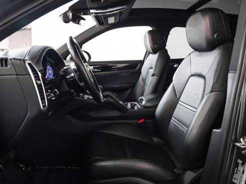 Used 2023 Porsche Cayenne S w/ Premium Package image 5