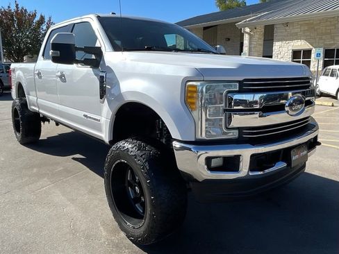 Used 2017 Ford F250 Lariat w/ Lariat Value Package image 3