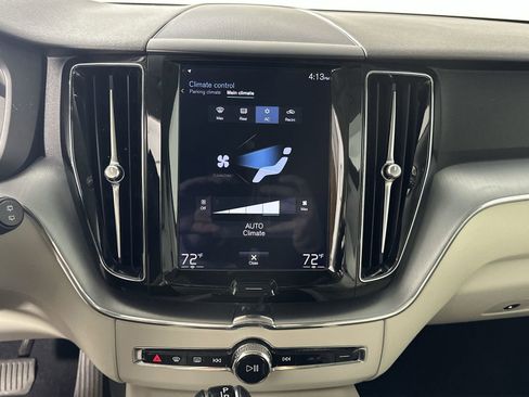 Used 2018 Volvo XC60 T5 Momentum w/ Convenience Package image 25
