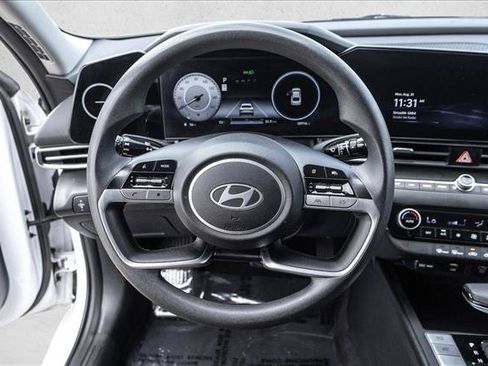 Used 2024 Hyundai Elantra SEL FWD image 12