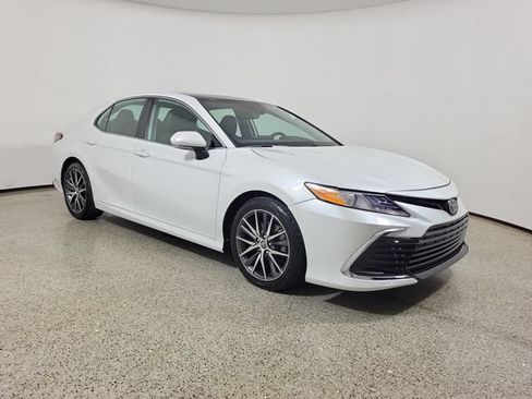 Used 2023 Toyota Camry XLE FWD image 4