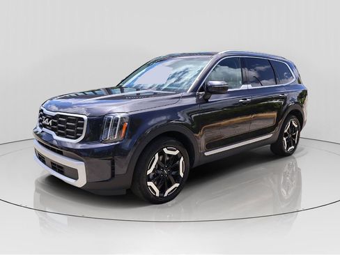 Used 2025 Kia Telluride S FWD image 2