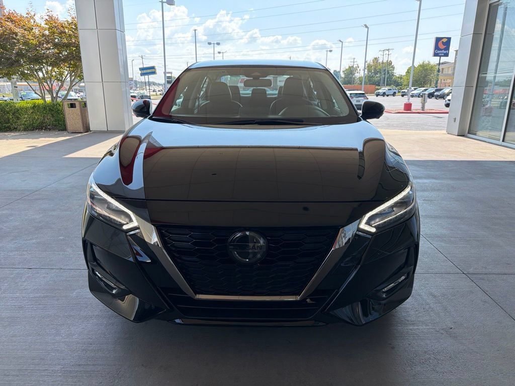 Used 2022 Nissan Sentra SR w/ SR Premium Package FWD image 2