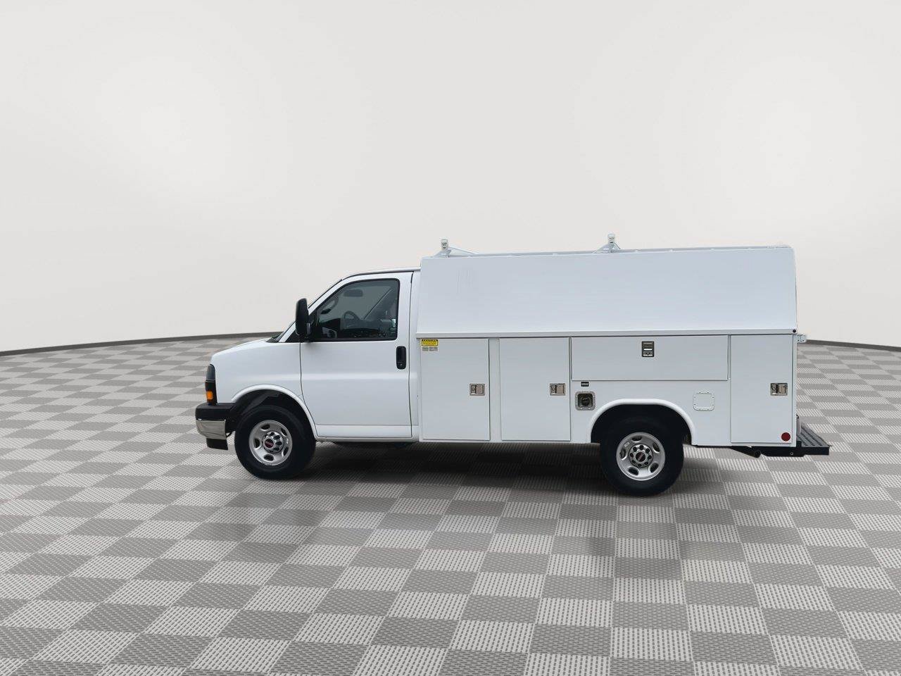 New 2026 GMC Savana 3500 w/ Power Convenience Package RWD image 28