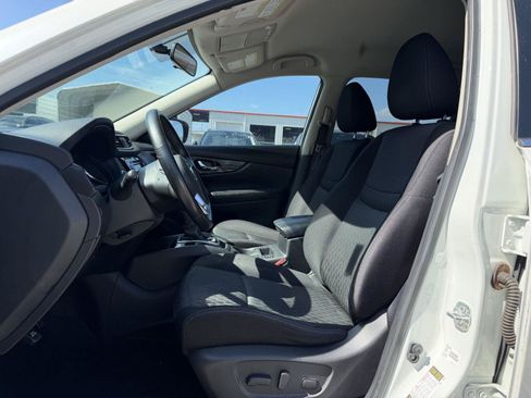 Used 2018 Nissan Rogue SV AWD/4WD image 4