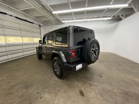 Used 2025 Jeep Wrangler Sahara image 4