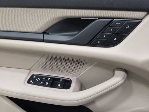 Used 2022 Porsche Taycan Base image 27