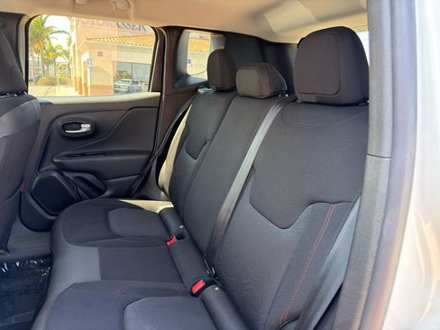 Used 2023 Jeep Renegade Trailhawk AWD/4WD image 9
