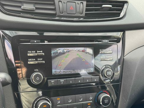 Used 2018 Nissan Rogue Sport S image 22