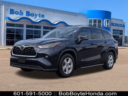 Used 2022 Toyota Highlander LE