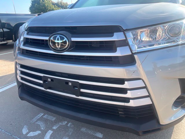 Used 2018 Toyota Highlander LE FWD image 3