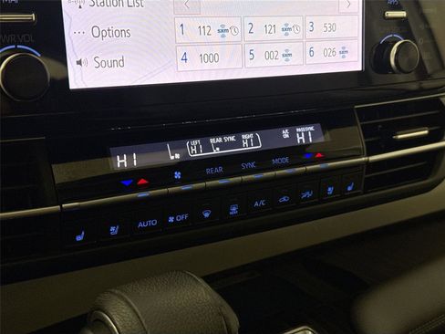 Certified 2022 Toyota Sienna Limited image 26