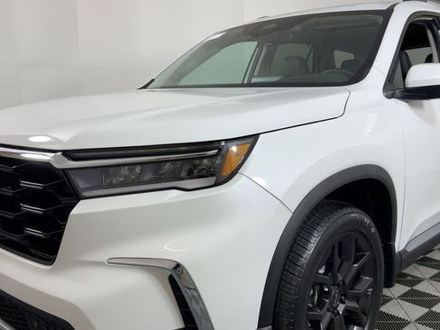 New 2025 Honda Pilot Touring image 19