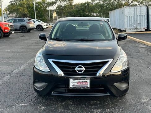 Used 2019 Nissan Versa SV FWD image 2