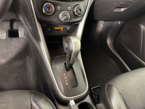 Used 2018 Chevrolet Trax LT w/ LT Convenience Package FWD image 15